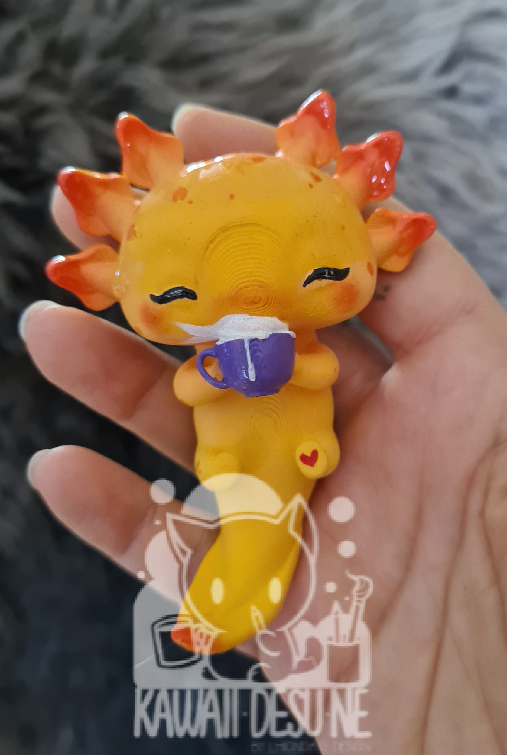 Sunset Axolotl mit lila Kaffeetasse – Bild 2