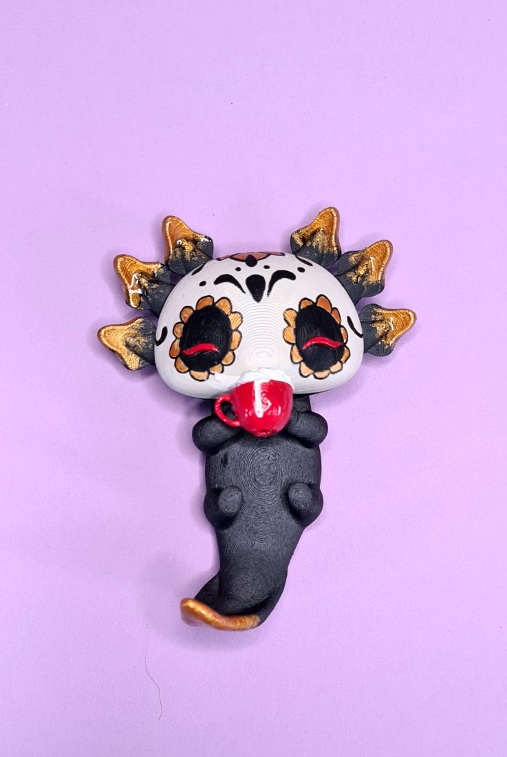 La Catrina Axolotl mit roten Wimpern und Goldfarbe