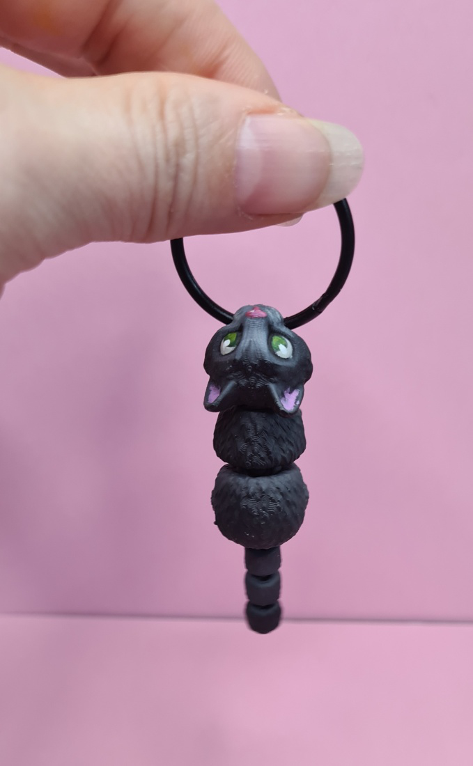 Kleine, schwarze Katze mit grünen Augen – Bild 4