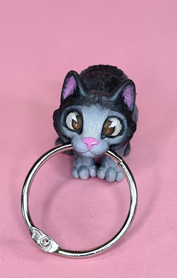 Kleine, schwarze Katze mit weißem Gesicht Anhänger Matmire Edition